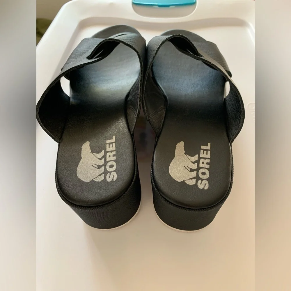 Sorel Womens Cameron platform slides sandals. 10